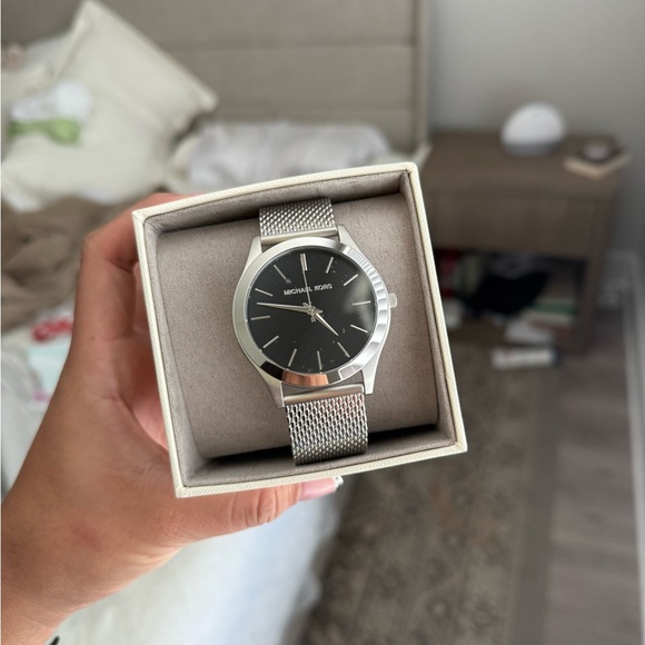 Michael Kors Black Dial Silver Mesh Men's Watch - Picture 1 of 3